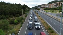 Muğla'ya tatilci akını; kilometrelerce araç kuyruğu oluştu