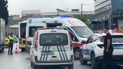 Avcılar'da İETT otobüsüne çarpan motokurye yaralandı