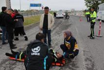 Kullandığı otomobil, eşinin mesai arkadaşının motosikletiyle çarpıştı: 1'i ağır, 2 yaralı