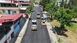 Kahramanmaraş Büyükşehir Belediyesi’nin asfalt seferberliği devam ediyor