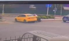 Silivri'de taksiyle motosiklet çarpıştı; kaza kamerada