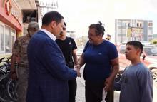 Hatay Valisi Masatlı esnafla bayramlaştı