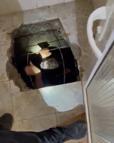 Cami tuvaletinde mahsur kalan yavru kedi kurtarıldı