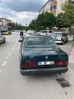 Otomobilinin sol ön kapısını açıp, ayağıyla tutarak trafikte ilerledi (2)