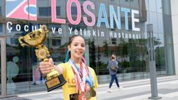 Lösemiyi yenen Kevser, dünya şampiyonu oldu