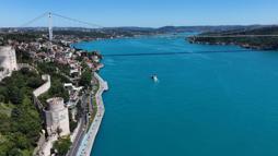 İstanbul Boğazı turkuaz renge büründü