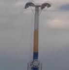 Lunaparkta arızalanan oyuncakta baş aşağı mahsur kaldılar