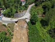 Rize'de sağanak sonrası çöken yol dronla görüntülendi