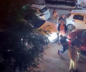 Avcılar’da tekme ve yumruklu 'yol verme' kavgasını gülerek cep telefonu kamerasıyla kaydetti