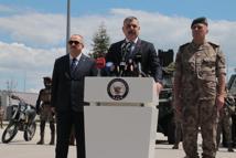 Bakan Çiftçi, özel harekat polisleriyle bayramlaştı