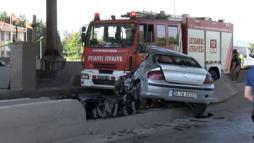 Tuzla’da gişelerde beton bariyere çarpan otomobilin sürücüsü öldü