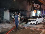 Bursa'da depoda çıkan yangın, park halindeki otomobile sıçradı