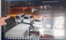 TIR'ın devrilip, 17 tona arpanın yola saçıldığı kaza güvenlik kamerasında