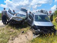Otomobiller çarpıştı: 1 ölü, 5 yaralı