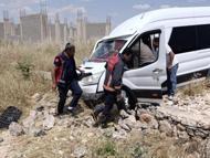 Nusaybin’de minibüs şarampole uçtu: 2 yaralı
