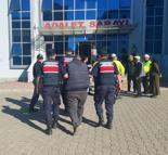 Edirne'de durdurulan taksiden 4 kaçak göçmen çıktı