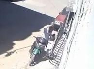 7 yaşındaki kızına defalarca tokat atıp, saçından sürükledi; o anlar kamerada