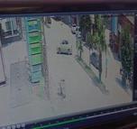 El freni çekilmeyen otomobil traktöre çarptı