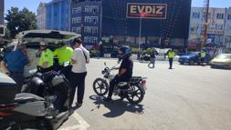 2 gün üst üste kasksız yakalanan motosiklet sürücüsüne 7 bin 500 lira ceza