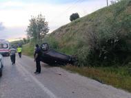 Malatya'da devrilen otomobilin sürücüsü yaralandı