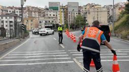Şişli Bomonti Tünel çıkışında kamyonet devrildi; yol trafiğe kapandı