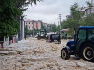 Afyon’da dolu yağışı; yollar kapandı, bahçeler zarar gördü