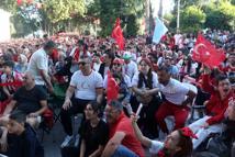 Antalya'daki sporseverler milli takımın yenilgisine üzüldü