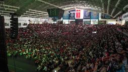 Konya’da milli maç heyecanı, spor salonunda dev ekranda yaşandı