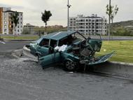 Kayseri’de otomobil refüje çarptı: 4 yaralı