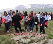 Öğrenciler, ecdadı için Allahuekber Şehitliği’ne yürüdü