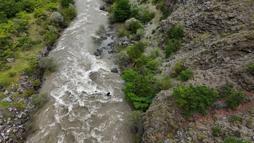 Çoruh Nehri’ne düşen otomobilde kaybolan baba-oğul aranıyor / Ek fotoğraflar