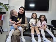 13 yıl önce ameliyat olup görmeye başlayan Eda Nur, 3 çocuğunun da sağlığına kavuşmasını istiyor