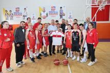 Sultangazi Belediye Başkanı Dursun Down Sendromlular Basketbol Milli Takımı ile bir araya geldi