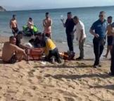 Denize giren 2 kardeşten biri boğuldu
