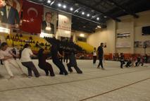 Bitlis’te öğrenciler geleneksel oyunlarla hem yarıştı hem eğlendi