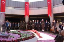 Süleyman Demirel, kabri başında anıldı