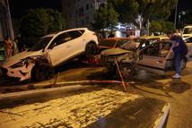 Seyir halindeyken kalp krizi geçirip park halindeki araçlara çarpan sürücü hastanede öldü