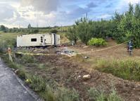 Tur midibüsü şarampole devrildi: 4 ölü, 26 yaralı