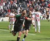 Karşıyaka'da yıldızlar görüşme odasına