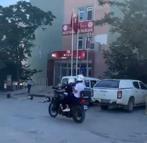 Kimliğini unutan ve yanlış okula gelen öğrencileri, motosikletli polisler sınava yetiştirdi