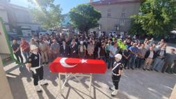 Görev başında hayatını kaybeden polis memuru toprağa verildi