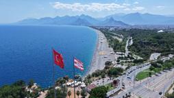 Antalya'da sıcaktan bunalanlar sahillere akın etti/Ek fotoğraflar