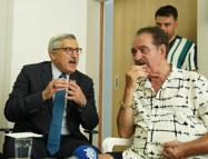 AK Parti'li Yayman, hastanede tedavi gören Tatlıses’i ziyaret etti