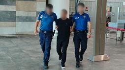 Firari hükümlü havalimanında yakalandı