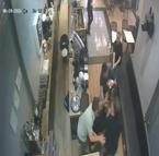 Kadıköy’de kafe çalışanına saldıran kişi kamerada
