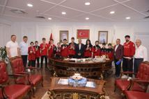 Avrupa üçüncüsü Milli sporcudan Başkan Kurnaz’a ziyaret