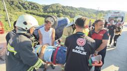 Otomobil ile motosiklet çarpıştı: 1'i ağır 4 yaralı