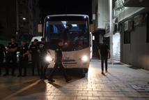 Seferihisar Belediye Başkanı Yetişkin'in de aralarında bulunduğu 20 şüpheli adliyeye sevk edildi