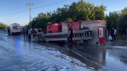 Malatya'da yangına giden itfaiye aracı devrildi; 3 yaralı