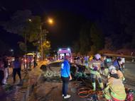 Bingöl’de otomobil refüje çarptı: 2 yaralı